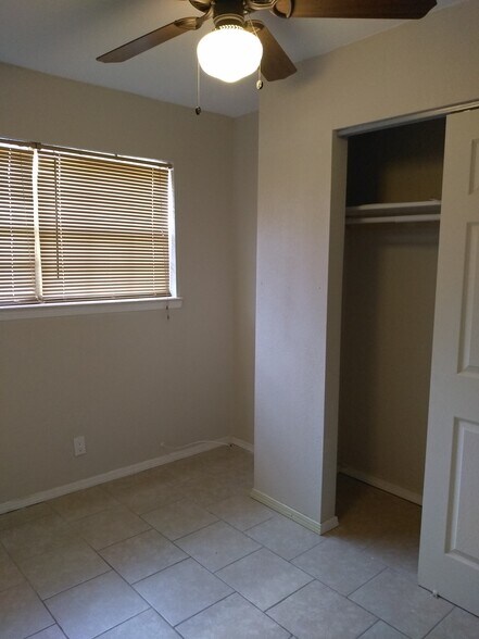Building Photo - 6917 Alto Rey Ave Apt A
