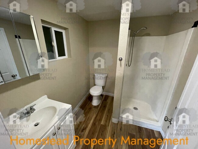 Building Photo - 219-219 1/2 S Monmouth Ave