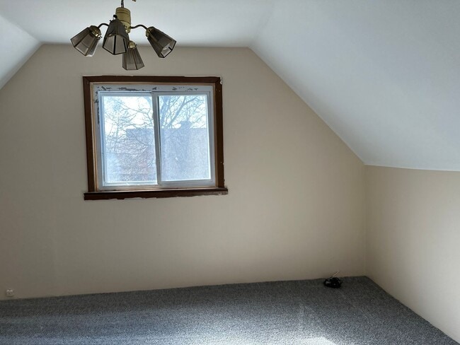 Building Photo - YUO WILL FALL IN LOVE WITH THIS COZY HOME !!!
