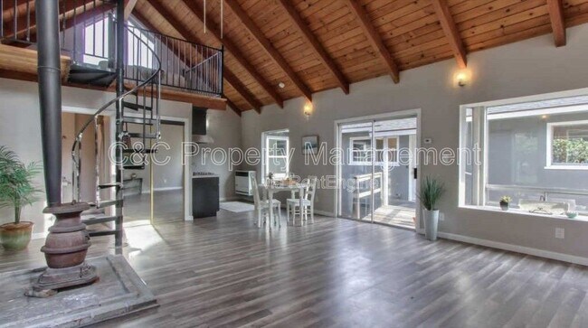 Primary Photo - 1420 Munras Ave