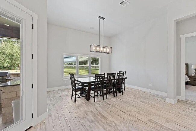 Building Photo - 1102 Woodpark Ln