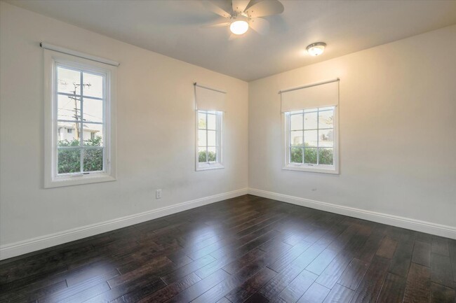 Building Photo - 366 S Crescent Heights Blvd