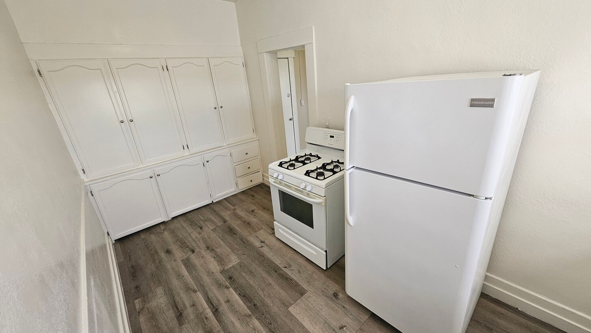 Building Photo - 1330 W 11th St