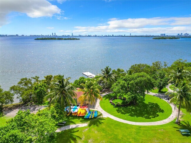 Building Photo - 651 NE 60th St