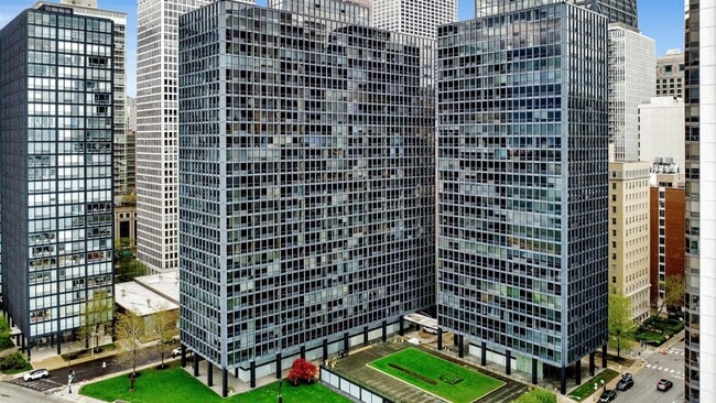 Building Photo - 900 N Lake Shore Dr