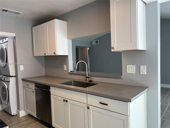 Building Photo - 12250 SW 113th Ln