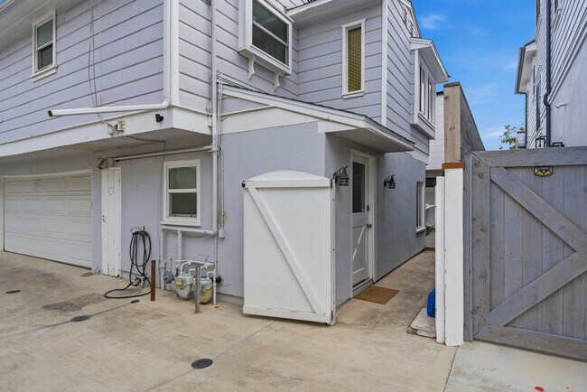 Building Photo - Newly Remodeled 3-Bedroom on Balboa Island...
