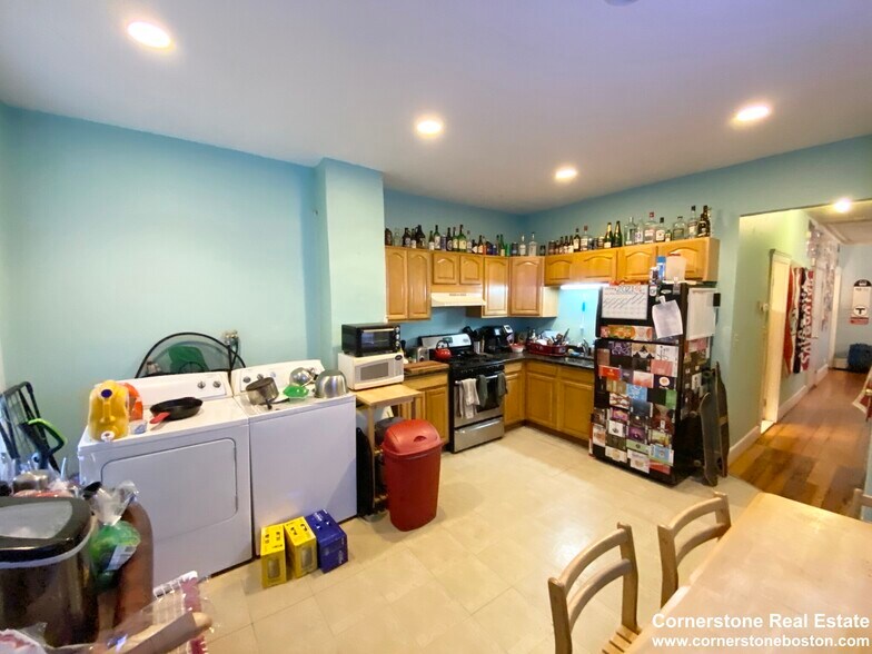 Building Photo - 1562 Tremont St