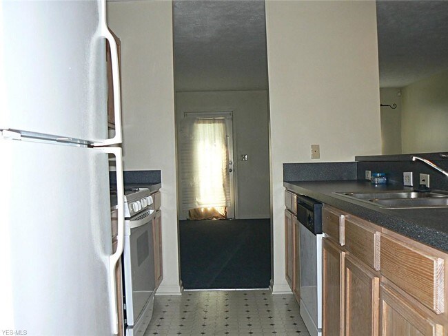 Building Photo - 2200 Noble Rd