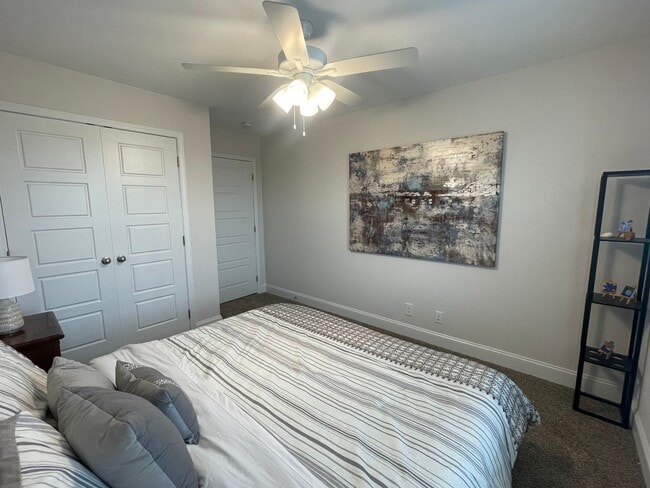 Building Photo - 4 Bedroom Pet Friendly Home For Rent with Club House, Comm. Pool, & Comm Gym Access!