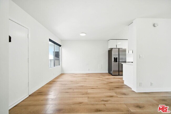 Building Photo - 621 San Vicente Blvd