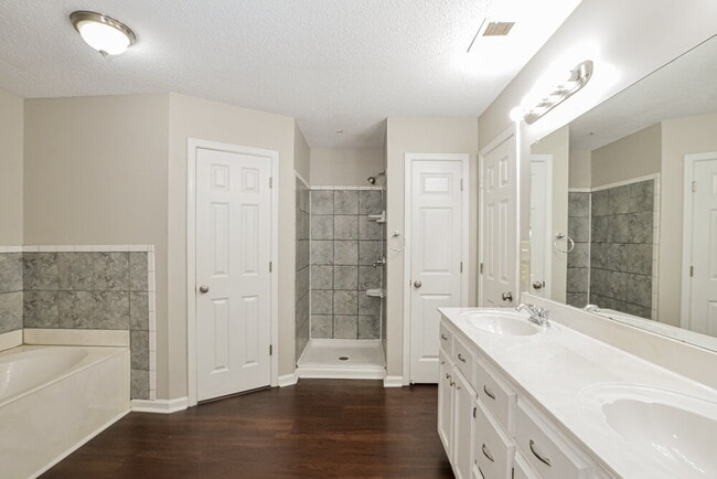 Building Photo - 1813 Cherry Creek Dr