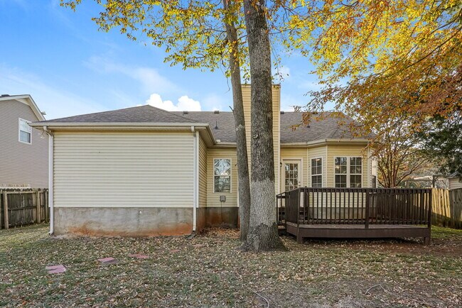 Building Photo - 1022 Seven Oaks Blvd