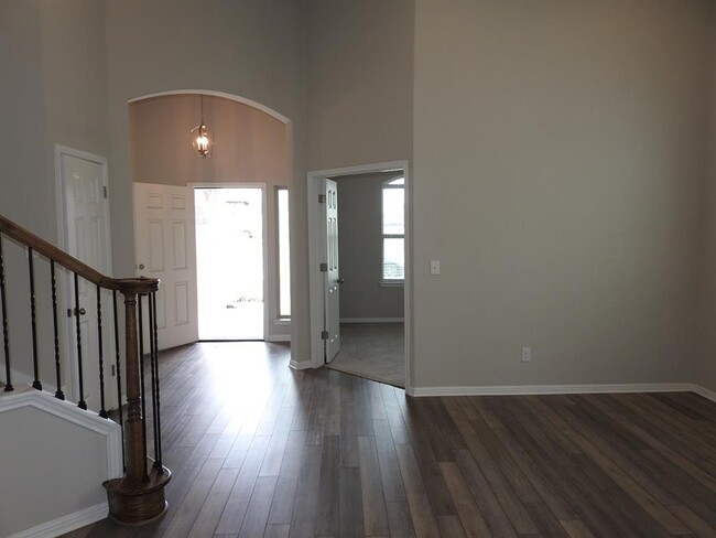 Building Photo - 108 Hauser Dr