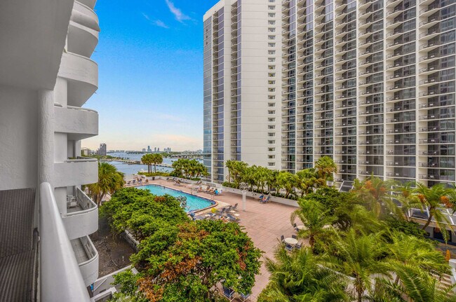 Building Photo - 1717 N Bayshore Dr