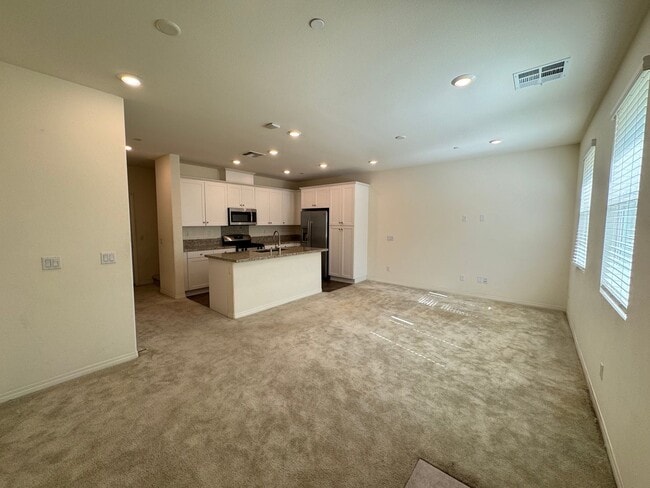 Building Photo - Beautiful 3Bd/2.5Ba Home in Gated Prado Co...