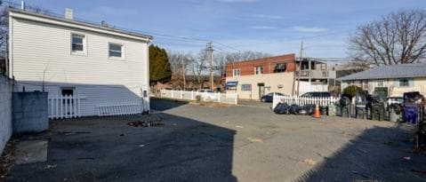Building Photo - 882 Amboy Ave