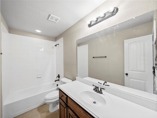 Building Photo - 971 Sagebrush Dr