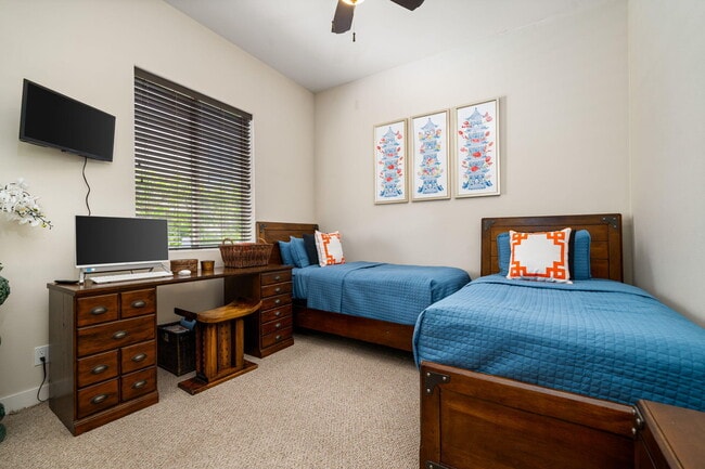 Building Photo - 53385 Avenida Mendoza