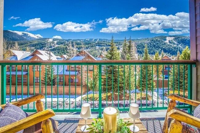 Building Photo - Evolve Real Estate: 3-6 Mos Lease Only Large Fully Furnished Condo Walking Distance to Keystone V...