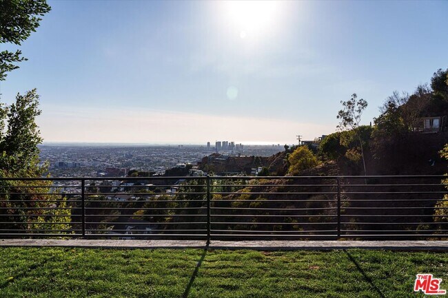 Building Photo - 8464 Cole Crest Dr