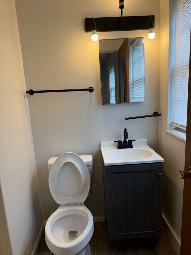 Building Photo - 2014 W Woodriver Dr