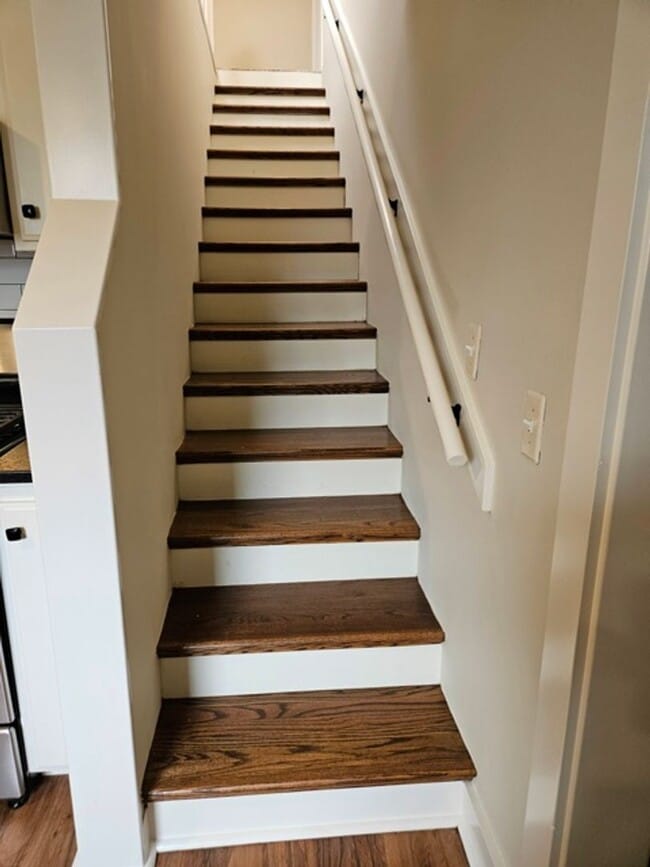 Building Photo - 4Bd/1Ba two story home - For viewing