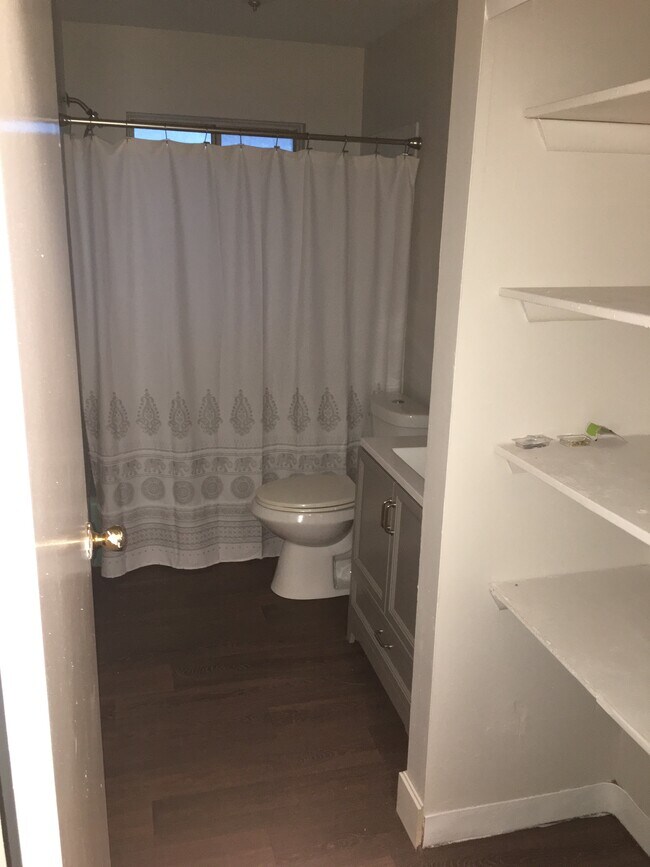 Building Photo - 2480 Walcutt Rd