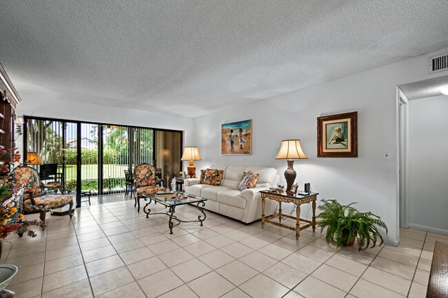 Building Photo - 5153 Oakhill Ln