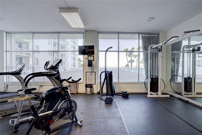 Building Photo - 10350 W Bay Harbor Dr