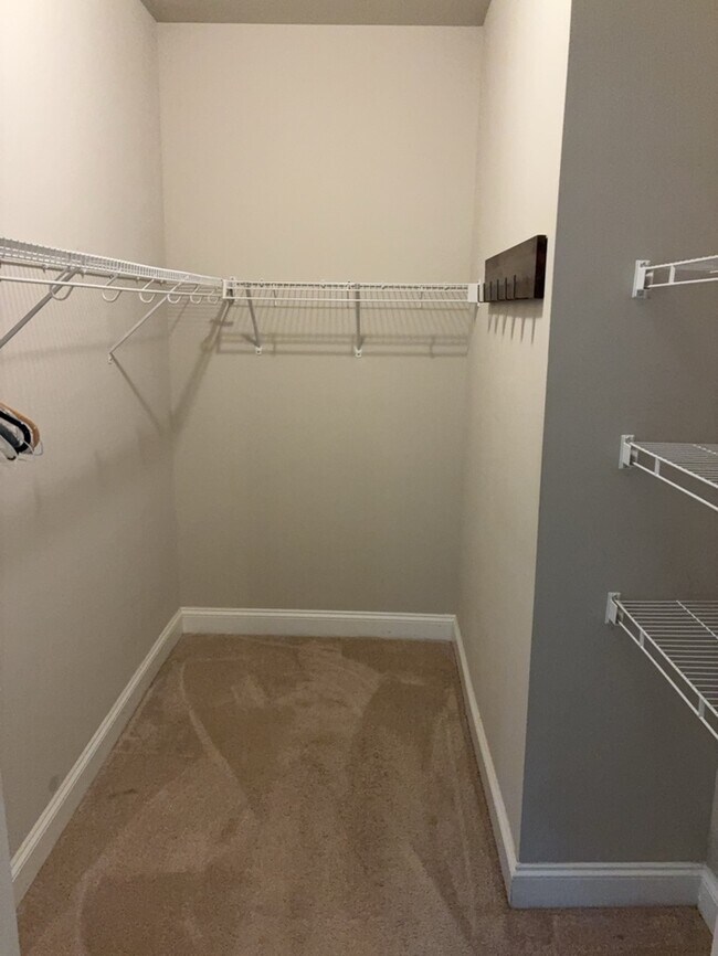 Building Photo - 1039 Drakes Crossing