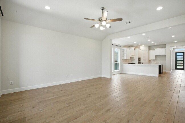 Building Photo - "Charming 3-Bedroom Sanctuary with 2 Full ...