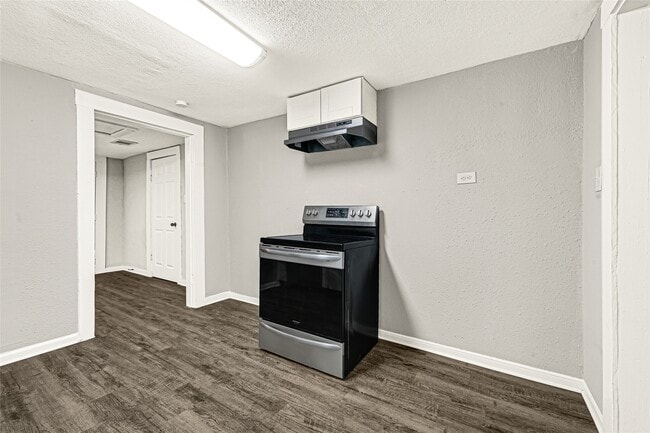 Building Photo - 6218 Woodrow St