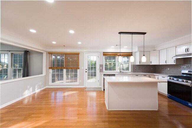Building Photo - 6480 Stapleford Ln