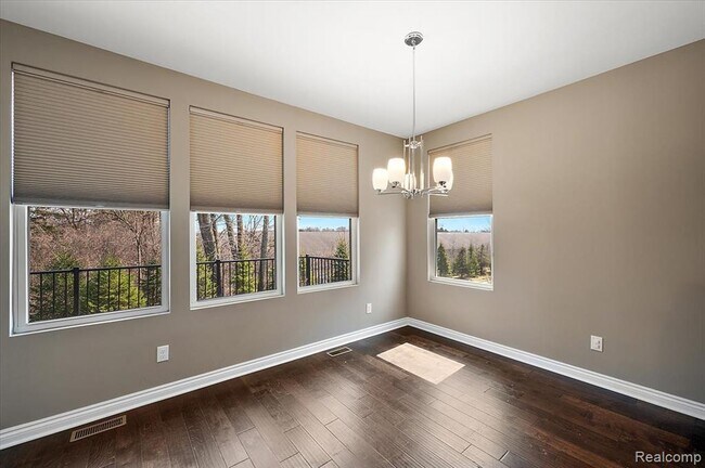 Building Photo - 2877 Hartwick Dr