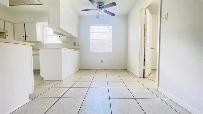 Building Photo - 15819 Fathom Ln