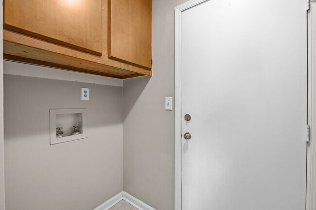 Building Photo - Just Renovated & Ready for You!