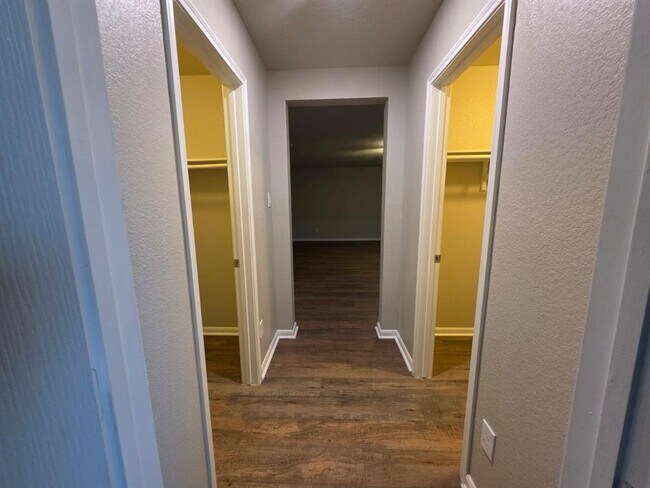 Building Photo - 25335 Briscoe Village Dr