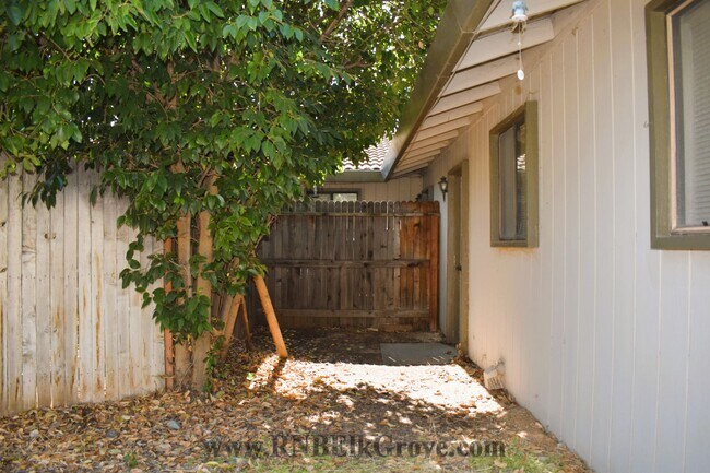Building Photo - 8700 Cullen Ct