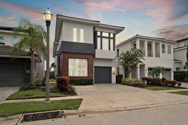 Building Photo - 748 Desert Mountain Ct