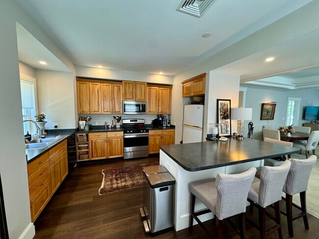 Building Photo - 32 Atherton Rd