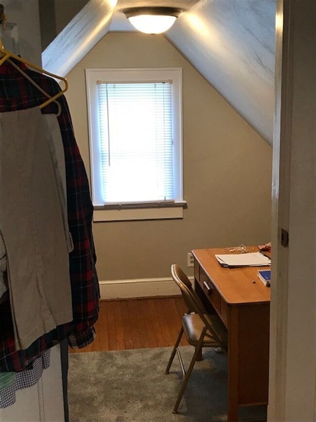 Building Photo - Single Family Located in a Quiet Residential Neighborhood