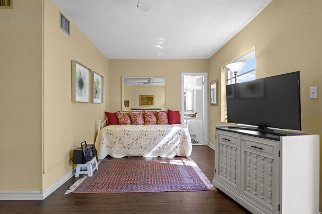 Building Photo - 5401 NW 2nd Ave