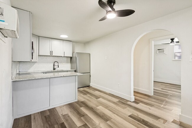 Building Photo - CHARMING 1-BEDROOM CASITA IN DENVER HEIGHTS