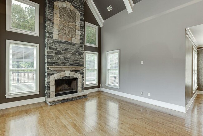 Building Photo - 940 Chateau Forest Rd