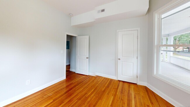 Building Photo - 544 Whitney Ave