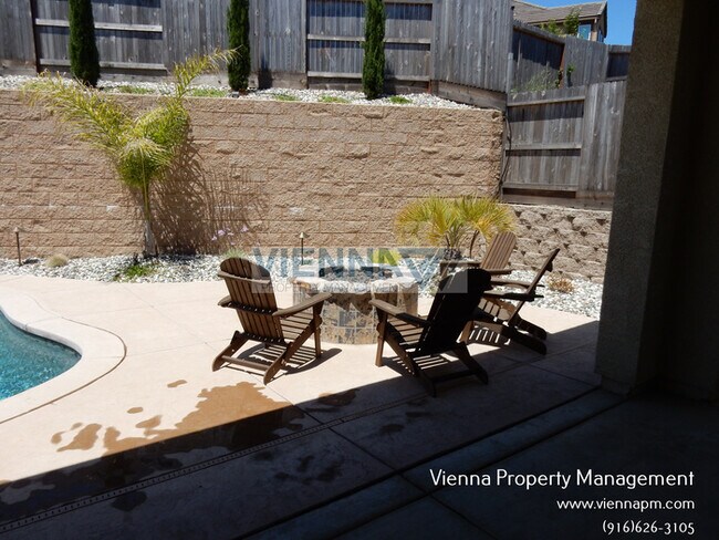 Building Photo - 5635 Saratoga Cir