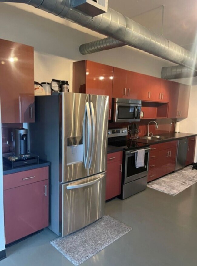 Building Photo - COMING SOON Beautiful 2BR , 2BA 2nd floor ...