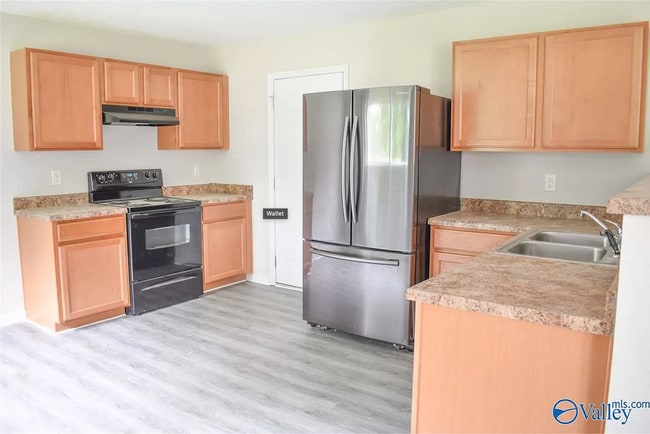 Building Photo - 208 Farmington Dr