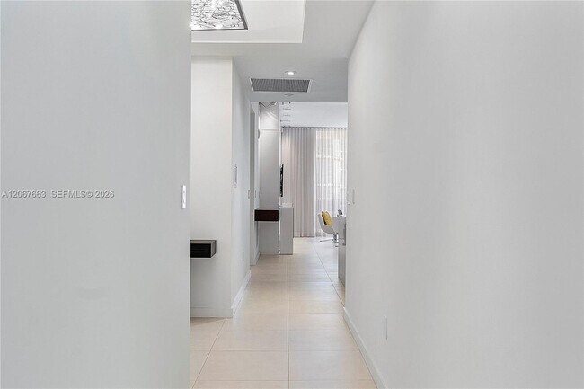 Building Photo - 15811 Collins Ave